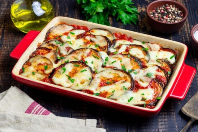 طريقة عمل صينية بطاطس وباذنجان بالفرن