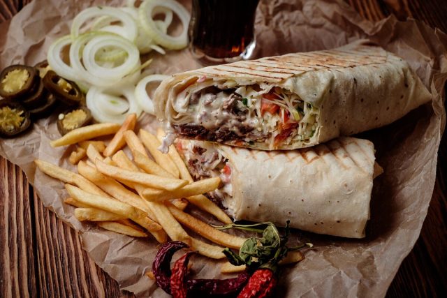 طريقة عمل شاورما على الجمر