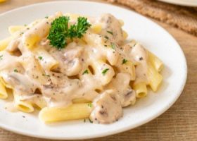 طريقة عمل مكرونة بكريمة الطبخ