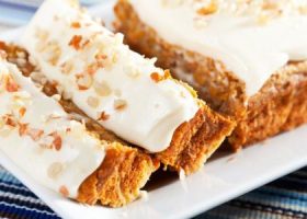 طريقة عمل كيكة القرفة بتغليفة الجبن الكريمي