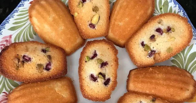 طريقة عمل كيك مادلين بالرمان