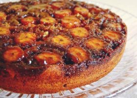 طريقة عمل كيكة الموز المقلوبة بالكراميل