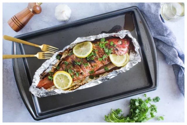 طريقة عمل سمك مشوي بالقصدير