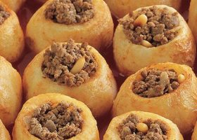 طريقة عمل بطاطس محشية بالفرن