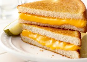 طريقة عمل سندوتش جبنة رومي