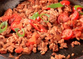 طريقة عمل التونة بالطماطم