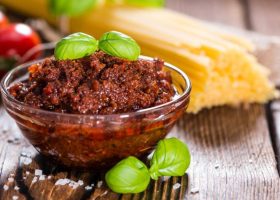 طريقة عمل بيستو الطماطم المجففة