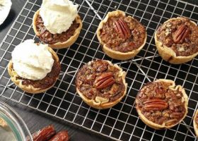 طريقة عمل تارت التمر والبيكان ميني