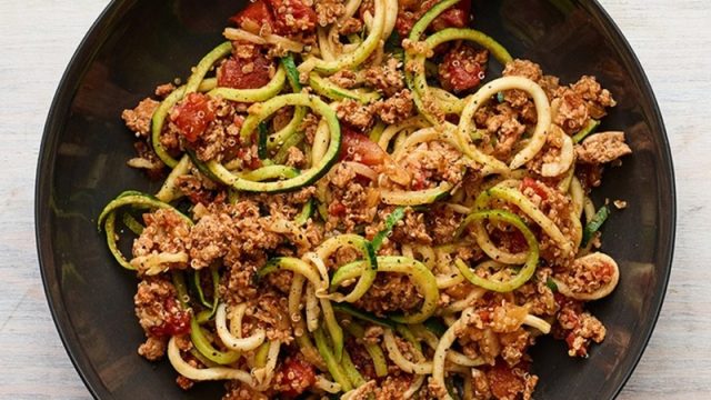 طريقة عمل سباجيتي ألا نيرانو بالكوسا