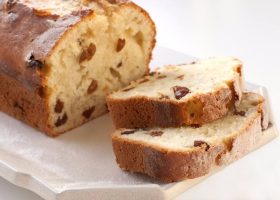 طريقة الكيك الانجليزي بالزبيب