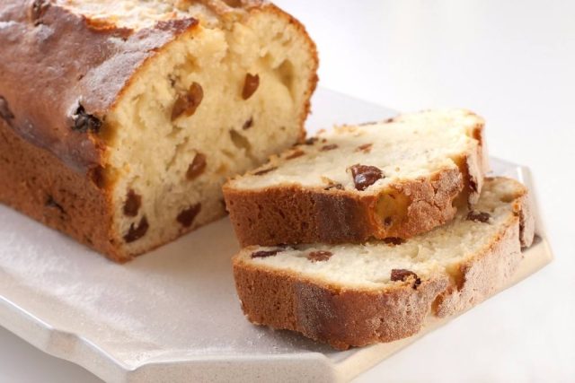 طريقة الكيك الانجليزي بالزبيب