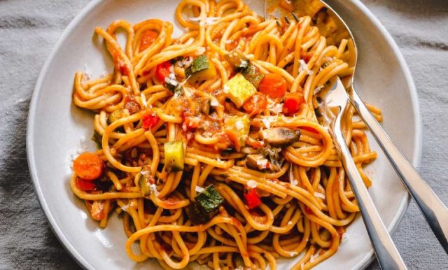 طريقة عمل نودلز بالستيك آسيوي