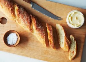 طريقة عمل الخبز الفرنسي الطويل