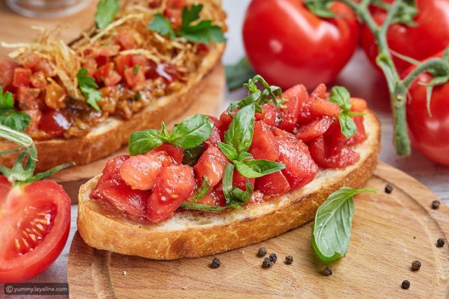 طريقة عمل بروشكيتا بالجبن الكريمي والطماطم المجففة