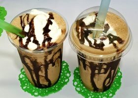 طريقة عمل موكا باردة بالكريمة