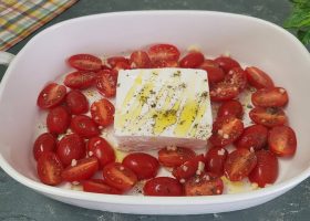 طريقة عمل تغميسة فلفل مشوي بالجبنة الفيتا