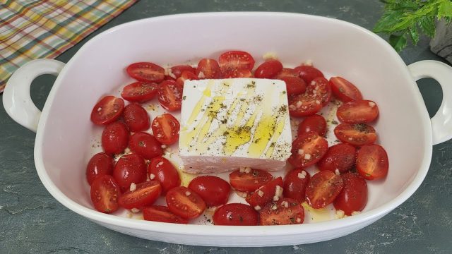 طريقة عمل تغميسة فلفل مشوي بالجبنة الفيتا