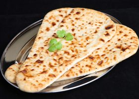 طريقة عمل خبز شباتي بالجبن