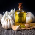 فوائد زيت الثوم لتكثيف الشعر