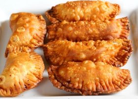 طريقة عمل فطائر البطاطس بحشوة التونة والخضار