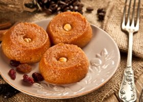 طريقة عمل بسبوسة السميد المحموس