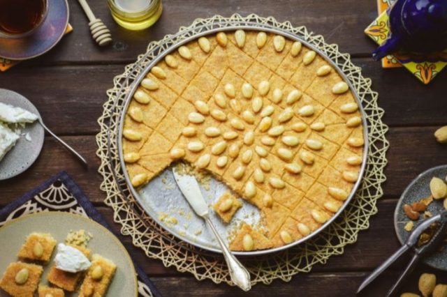 طريقة عمل بسبوسة بالطحينة