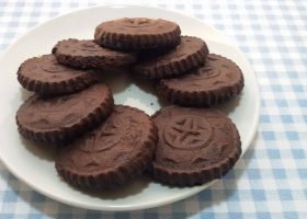 طريقة عمل بسكويت الشوكولاتة السهل