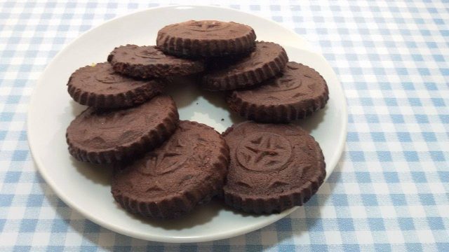 طريقة عمل بسكويت الشوكولاتة السهل