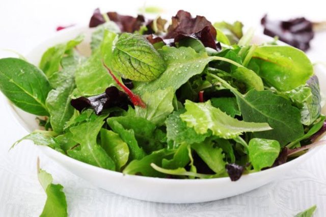 طريقة عمل سلطة السبانخ الخضراء