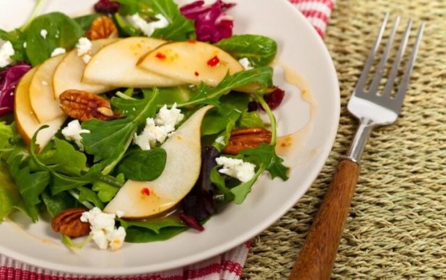 طريقة عمل سلطة السبانخ بالتفاح