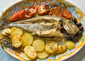 طريقة عمل سمك صافي مقلي