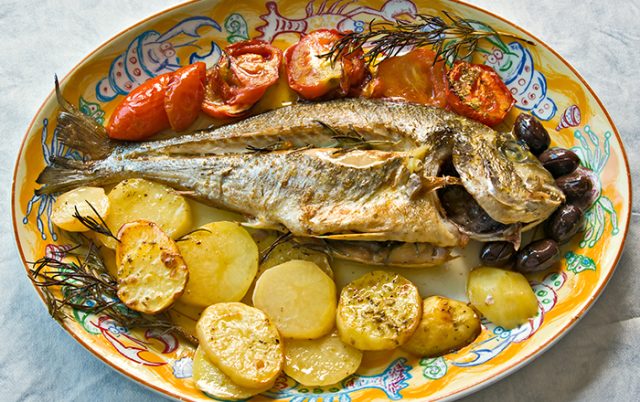 طريقة عمل سمك صافي مقلي