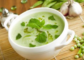 طريقة عمل شوربة البازلاء بالكريمة