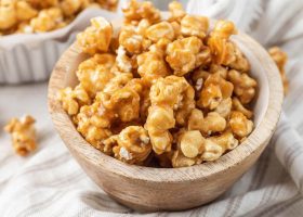 طريقة عمل الفشار بالكراميل في الميكرويف