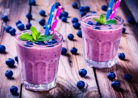 طريقة عمل سموثي توت أزرق المضاد للأكسدة