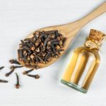 كيفية استخدام زيت القرنفل للشعر