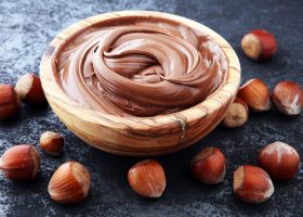 طريقة عمل كريمة البندق والكاكاو