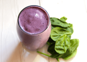 طريقة عمل سموثي التوت بالسبانخ