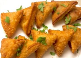 طريقة عمل السمبوسة بحشوة الفلافل