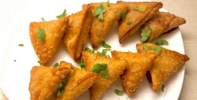 طريقة عمل السمبوسة بحشوة الفلافل