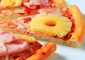 طريقة عمل بيتزا الأناناس