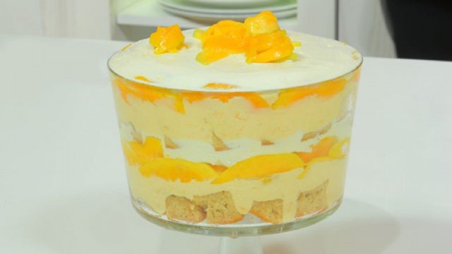 طريقة عمل ترايفل المانجو بالكيك