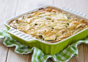 طريقة عمل جراتان الأرز بالكوسا والجبن