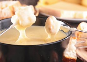 طريقة عمل فوندو الجبن الفرنسي