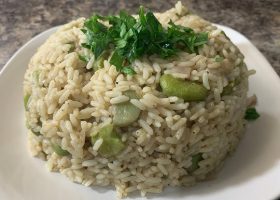 طريقة عمل أرز بالفول الأخضر للرجيم