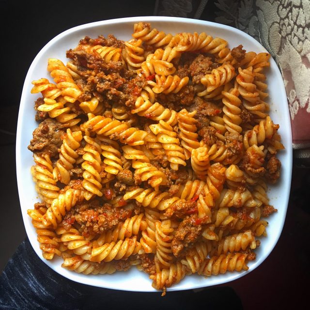 طريقة عمل المكرونة بالفاصوليا واللحم