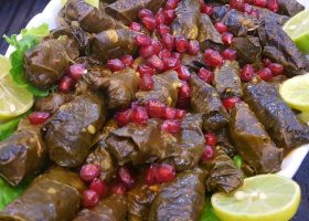 طريقة عمل ورق عنب حامض وحار