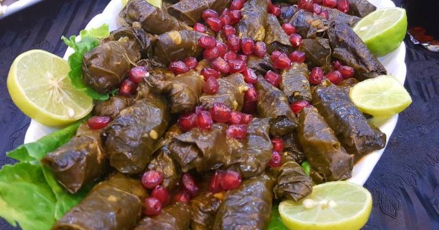 طريقة عمل ورق عنب حامض وحار