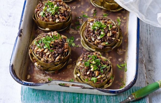 طريقة عمل أرضي شوكي محشى باللحم والجبن بالفرن