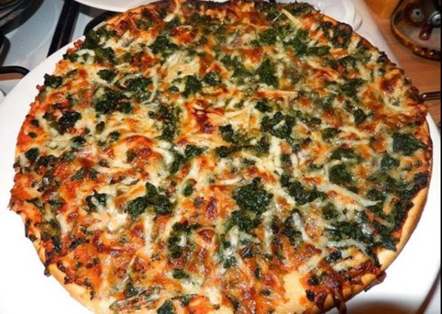 طريقة عمل بيتزا السبانخ والأرضي شوكي
